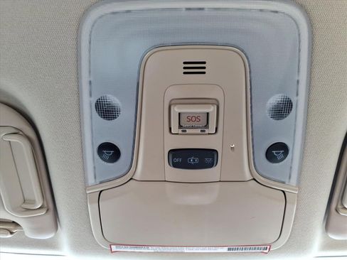 Used 2020 Toyota Prius XLE image 23