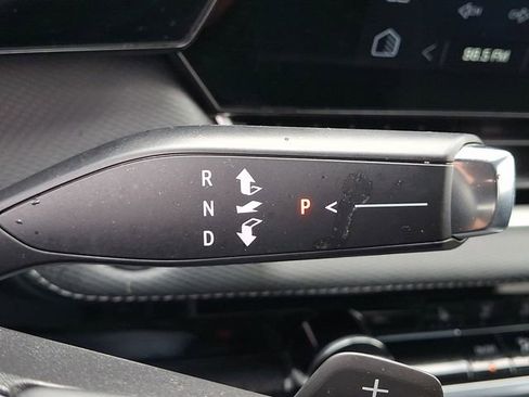 Used 2025 Chevrolet Equinox LT AWD/4WD image 14
