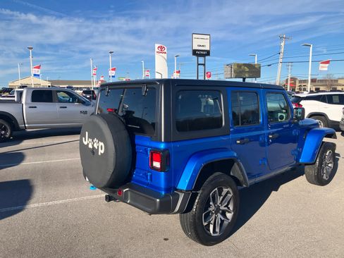 Used 2024 Jeep Wrangler Unlimited w/ Convenience Group image 7