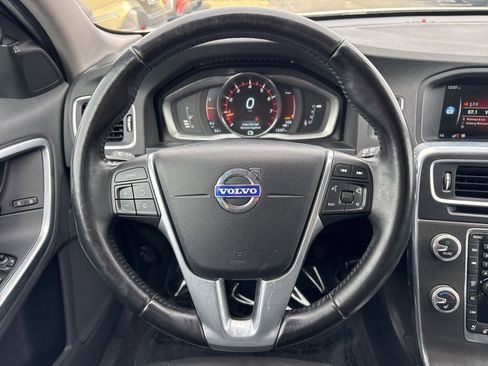 Used 2015 Volvo V60 T5 Cross Country w/ Climate Package image 15