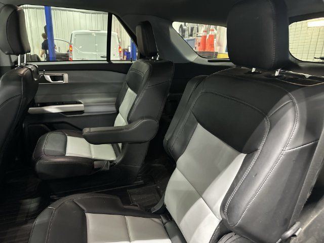 Used 2023 Ford Explorer XLT w/ Equipment Group 202A AWD/4WD image 30