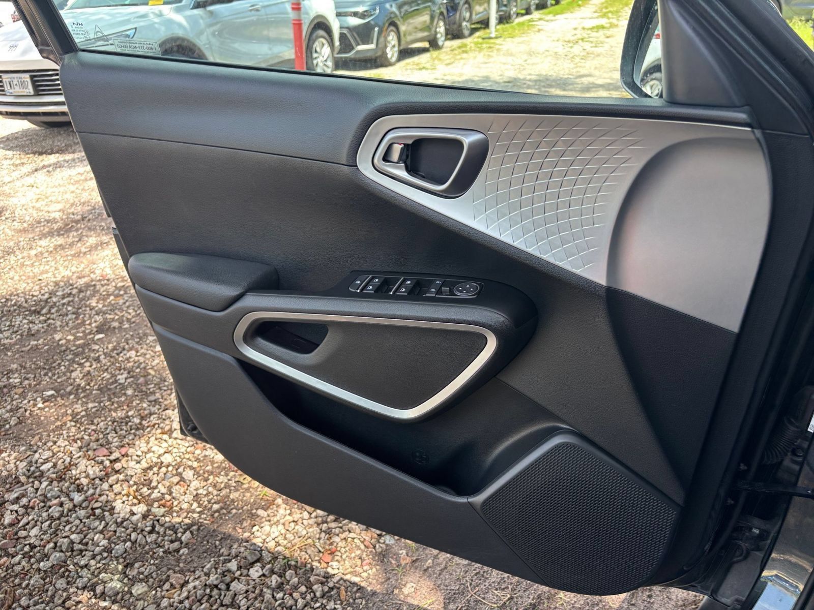 Used 2025 Kia Soul LX w/ LX Technology Package FWD image 18