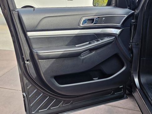 Used 2016 Ford Explorer XLT w/ Equipment Group 202A image 28