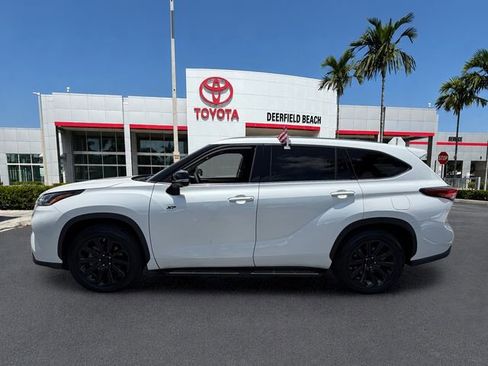 Used 2023 Toyota Highlander Platinum FWD image 4