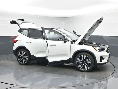 Used 2023 Volvo XC40 B5 Plus w/ Protection Package Premier image 52
