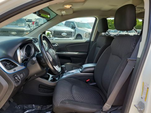 Used 2020 Dodge Journey SE w/ SE Popular Equipment Group FWD image 9