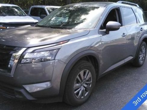 Used 2025 Nissan Pathfinder SV FWD image 6