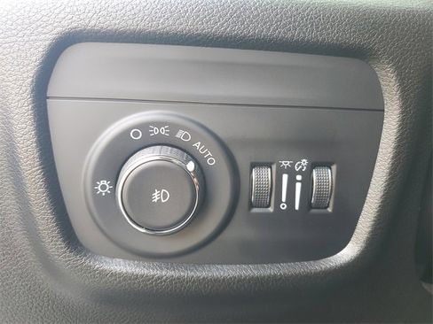 Used 2023 Jeep Grand Cherokee L Limited image 32