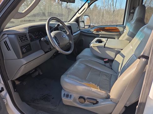 Used 2004 Ford F250 Lariat image 11