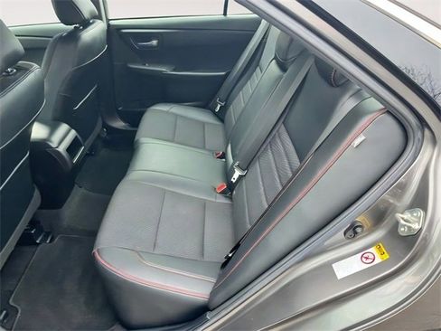 Used 2016 Toyota Camry SE w/ Moonroof Package image 14