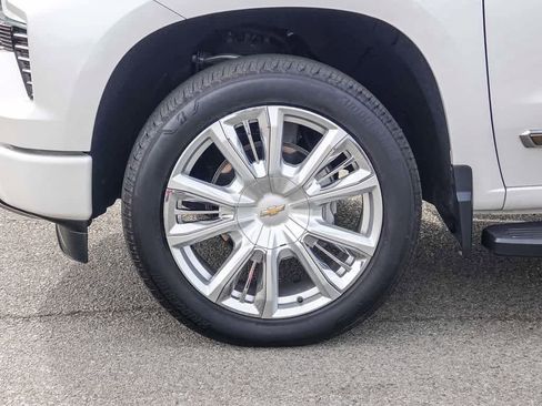 Used 2022 Chevrolet Silverado 1500 High Country w/ Technology Package image 9