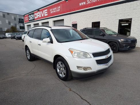 Used 2011 Chevrolet Traverse LT image 4