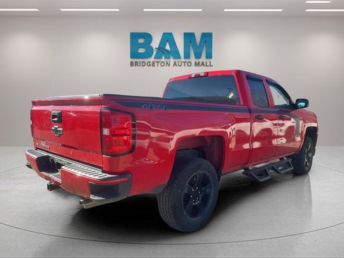 Used 2018 Chevrolet Silverado 1500 Custom w/ Custom Value Package image 7