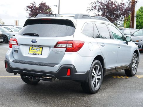 Used 2019 Subaru Outback 3.6R Limited AWD/4WD image 5