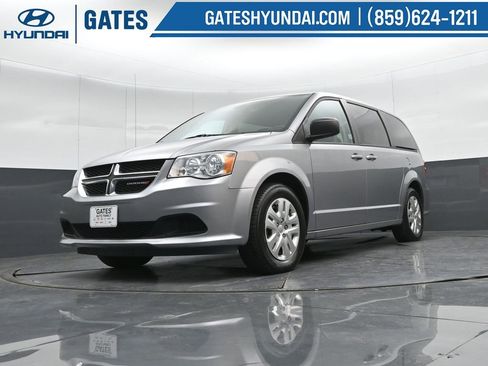 Used 2018 Dodge Grand Caravan SE w/ UConnect Hands-Free Group image 34