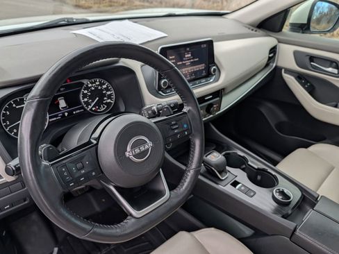 Used 2022 Nissan Rogue SV w/ SV Premium Package image 27