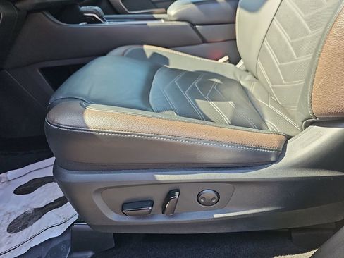 Used 2024 Nissan Pathfinder Platinum w/ Cargo Package image 34