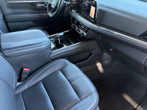 Used 2025 Chevrolet Suburban RST RWD image 26