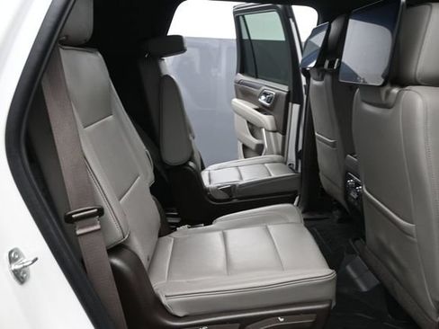 Used 2021 GMC Yukon SLT w/ SLT Luxury Plus Package AWD/4WD image 16