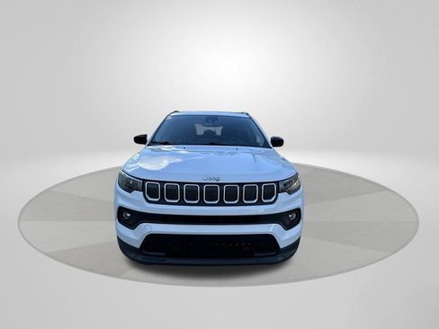 Used 2022 Jeep Compass Latitude AWD/4WD image 2