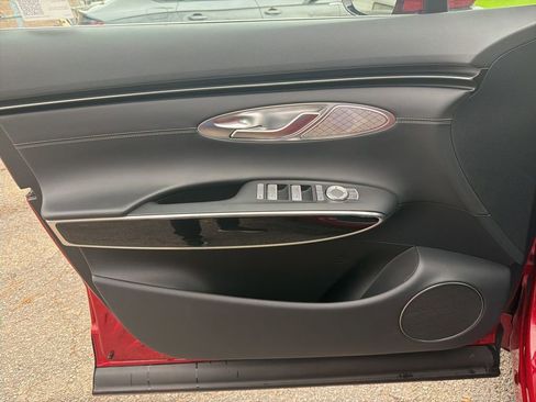 Used 2025 Genesis GV70 2.5T image 12