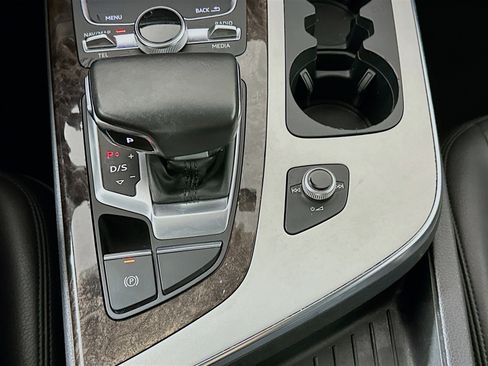 Used 2019 Audi Q7 2.0T Premium Plus AWD/4WD image 24