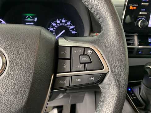 Used 2023 Toyota Sienna XLE FWD image 19