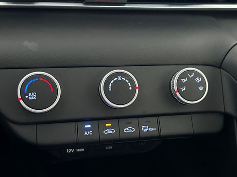 Used 2025 Hyundai Elantra SE FWD image 19