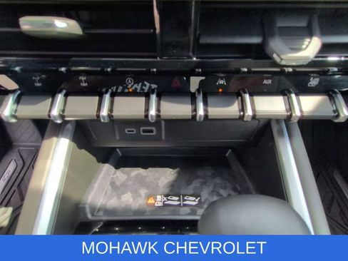 Used 2026 Chevrolet Colorado ZR2 w/ Technology Package image 36