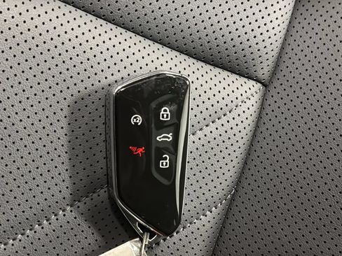 Used 2025 Volkswagen Tiguan SE R-Line AWD/4WD image 40