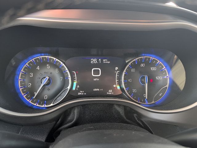 Used 2023 Chrysler Pacifica Touring-L FWD image 13