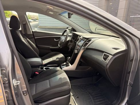 Used 2017 Hyundai Elantra GT FWD image 10