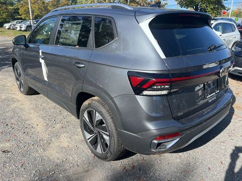 New 2025 Volkswagen Taos SE image 11