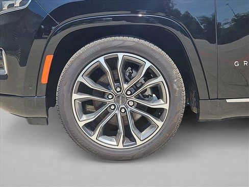 Used 2023 Jeep Grand Wagoneer Series III AWD/4WD image 22
