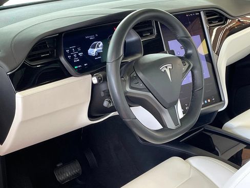 Used 2018 Tesla Model X 75D AWD/4WD image 14