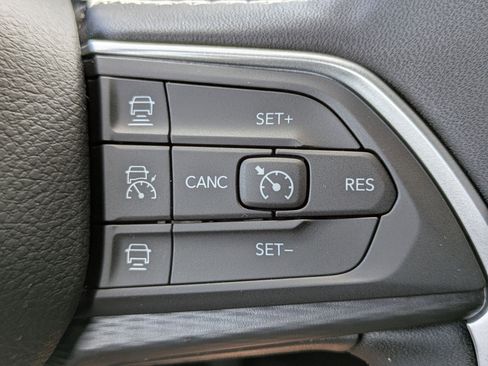 New 2025 Jeep Grand Cherokee Laredo X w/ Luxury Tech Group I image 16