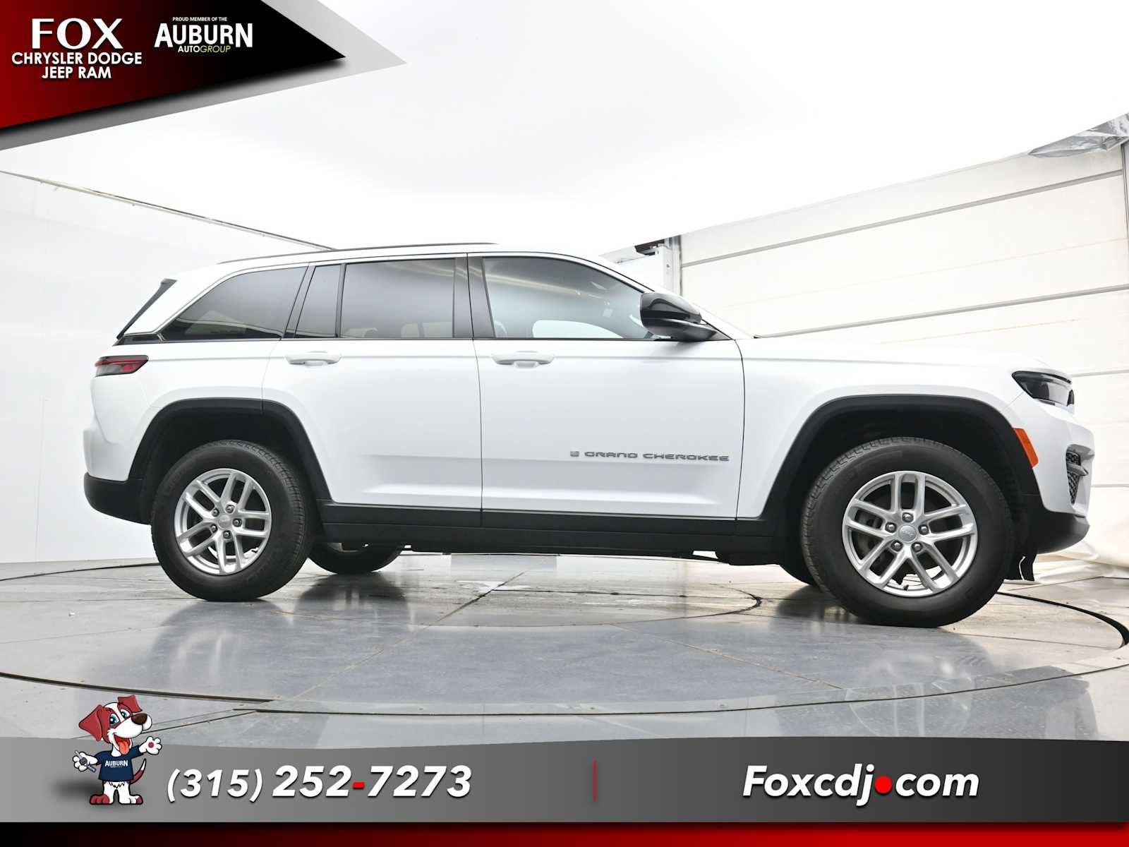 Used 2025 Jeep Grand Cherokee Laredo X w/ Luxury Tech Group I AWD/4WD image 27