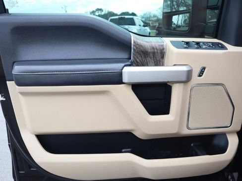 Used 2019 Ford F350 Lariat image 14