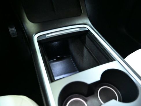 Used 2022 Tesla Model Y Long Range image 33