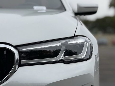 Certified 2023 BMW 530e w/ Convenience Package image 13