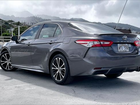 Used 2020 Toyota Camry SE FWD image 4