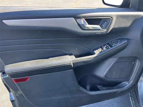 Used 2021 Ford Escape SE image 20