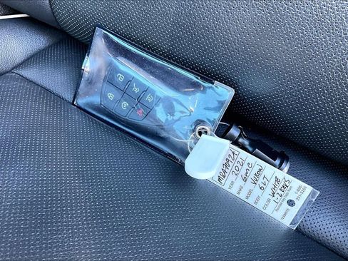 Used 2021 GMC Yukon SLT w/ SLT Premium Package image 15