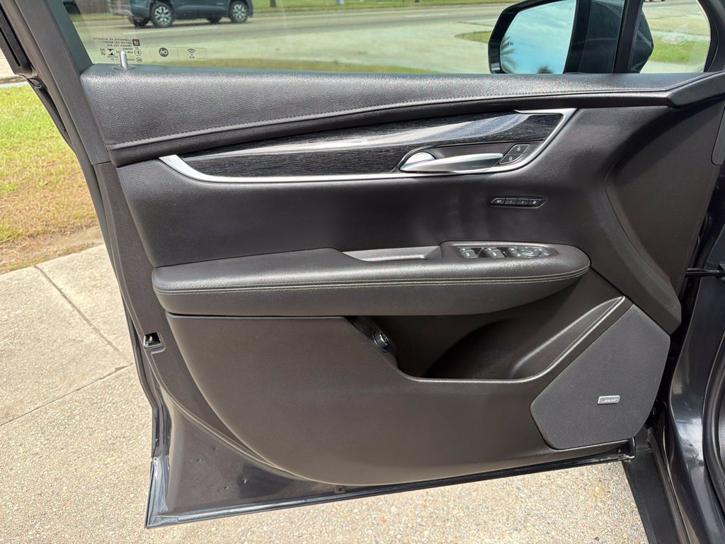 Used 2022 Cadillac XT5 Premium Luxury w/ Technology Package FWD image 11