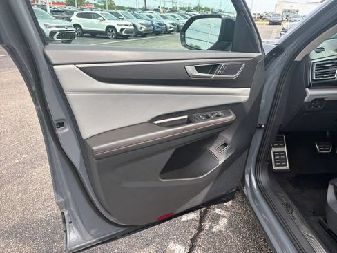Certified 2025 Volkswagen Atlas Peak Edition SE AWD/4WD image 12