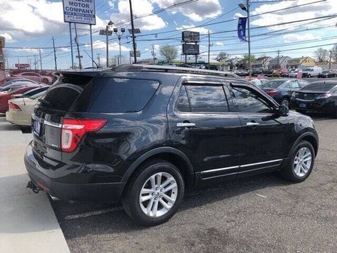 Used 2014 Ford Explorer XLT w/ Equipment Group 202A AWD/4WD image 8