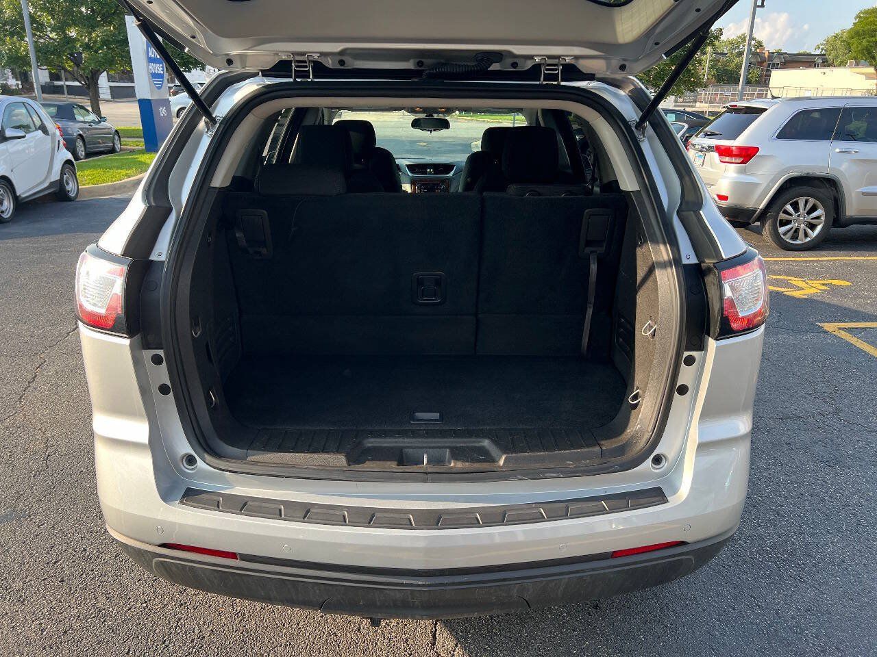 Used 2014 Chevrolet Traverse LT FWD image 14