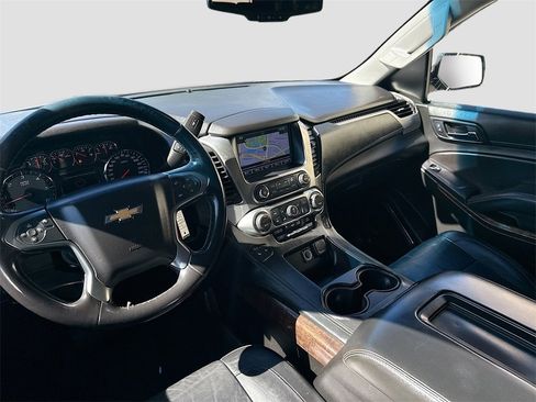 Used 2018 Chevrolet Suburban LT image 25