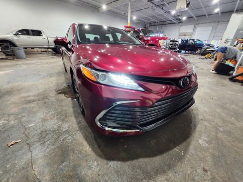 Used 2022 Toyota Camry XLE image 1