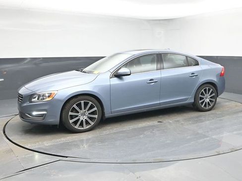 Used 2017 Volvo S60 T5 Inscription image 4